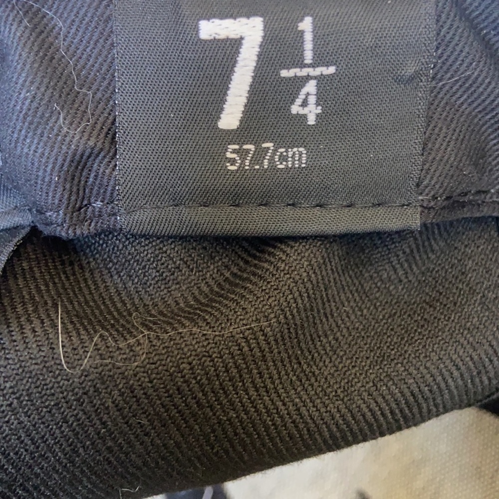 Black NY yankee hat - Picture 4 of 4